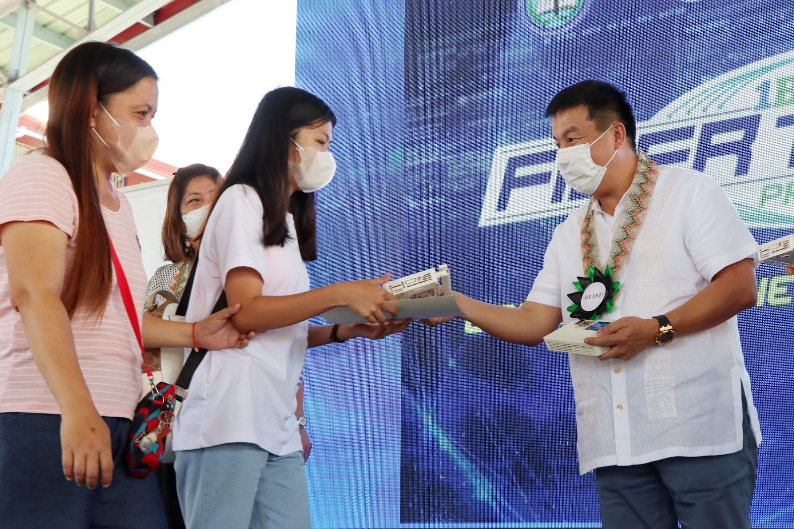 Converge and Bataan government partner for free fiber broadband ...
